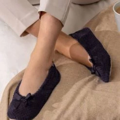 Totes Grey Isotoner Popcorn Slippers -OSPREY LONDON Sales unnamed file 1142