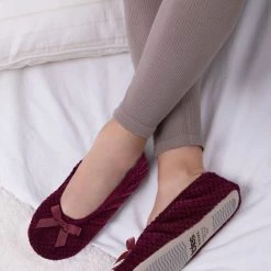 Totes Red Isotoner Ladies Popcorn Ballet Slippers