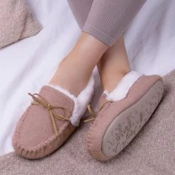Totes Pink Ladies Felt Moccasin Slippers