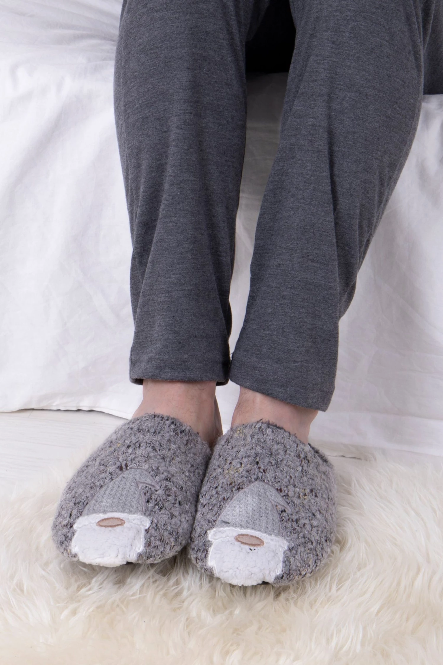 Totes Grey Mens Novelty Applique Slippers 1 Totes Grey Mens Novelty Applique Slippers