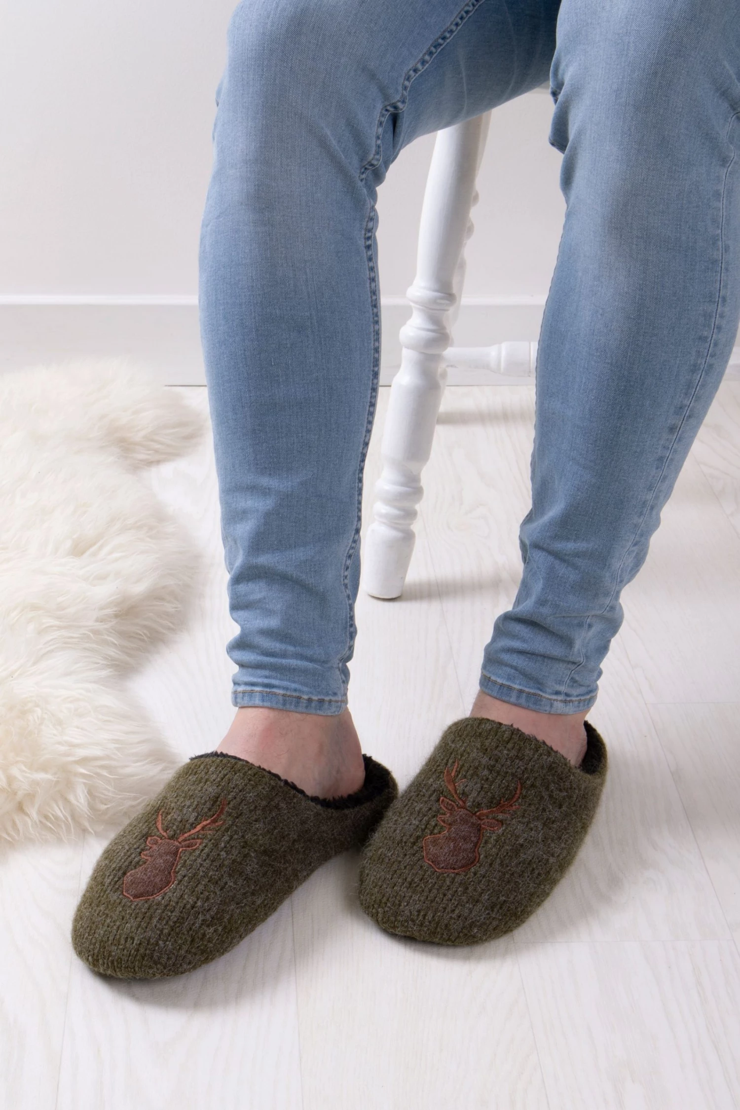 Totes Green Mens Novelty Applique Slippers 1 Totes Green Mens Novelty Applique Slippers