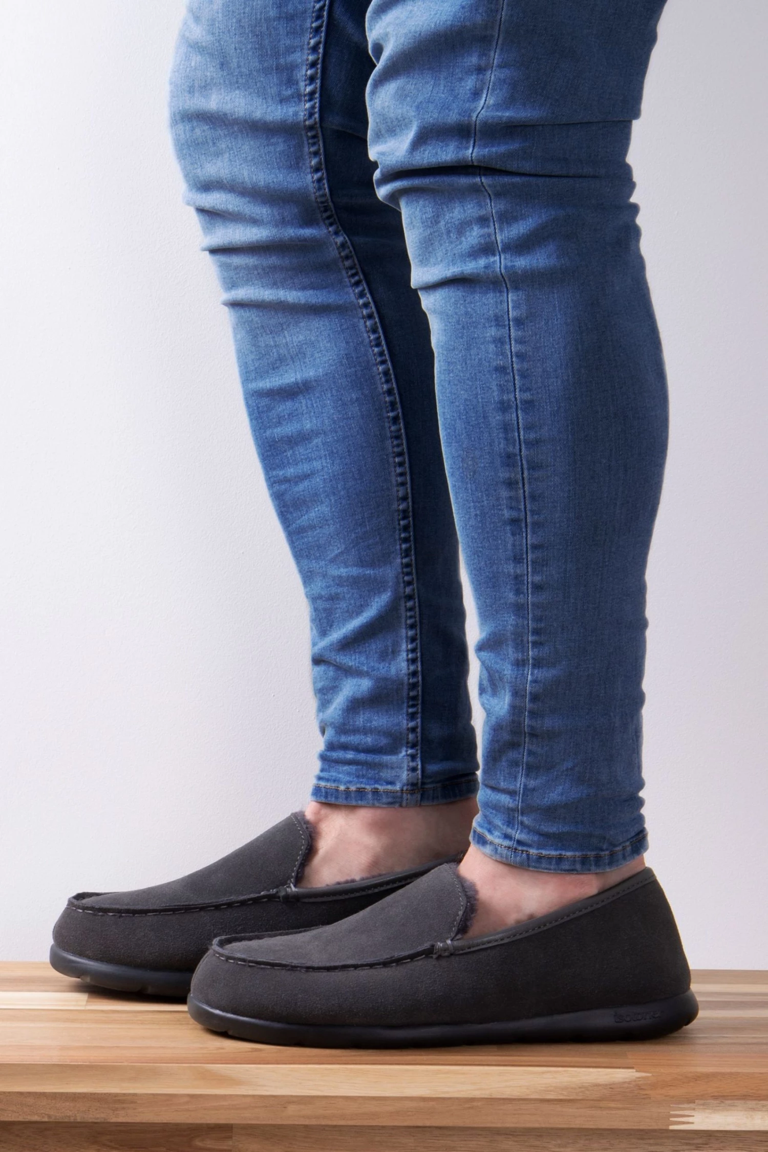 Totes Grey Isotoner Mens Iso-Flex Real Suede Moccasin Slippers 1 Totes Grey Isotoner Mens Iso-Flex Real Suede Moccasin Slippers