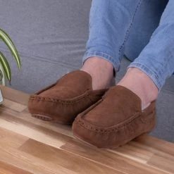 Totes Brown Isotoner Mens Real Suede With Closed Stitch Moccasin Slippers