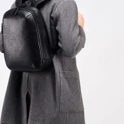 OSPREY LONDON Black Grainy Hide Leather Vince Backpack -OSPREY LONDON Sales unnamed file 36 scaled