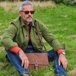 OSPREY LONDON Clayton Snuffed Grain Leather Messenger Bag Black -OSPREY LONDON Sales unnamed file 928 scaled